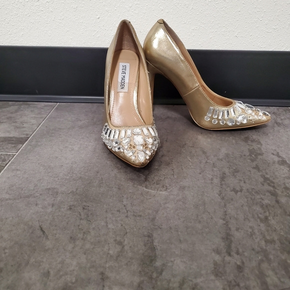 Shoes - Picture 2 of 6